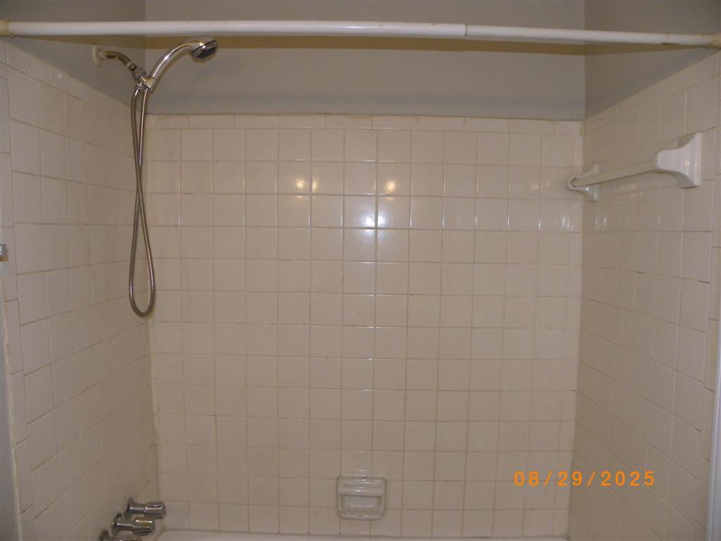 3640 Elliott Boulevard Augusta, GA 30906 - Photo 12 of 21 Hall Bathroom Tub/Shower