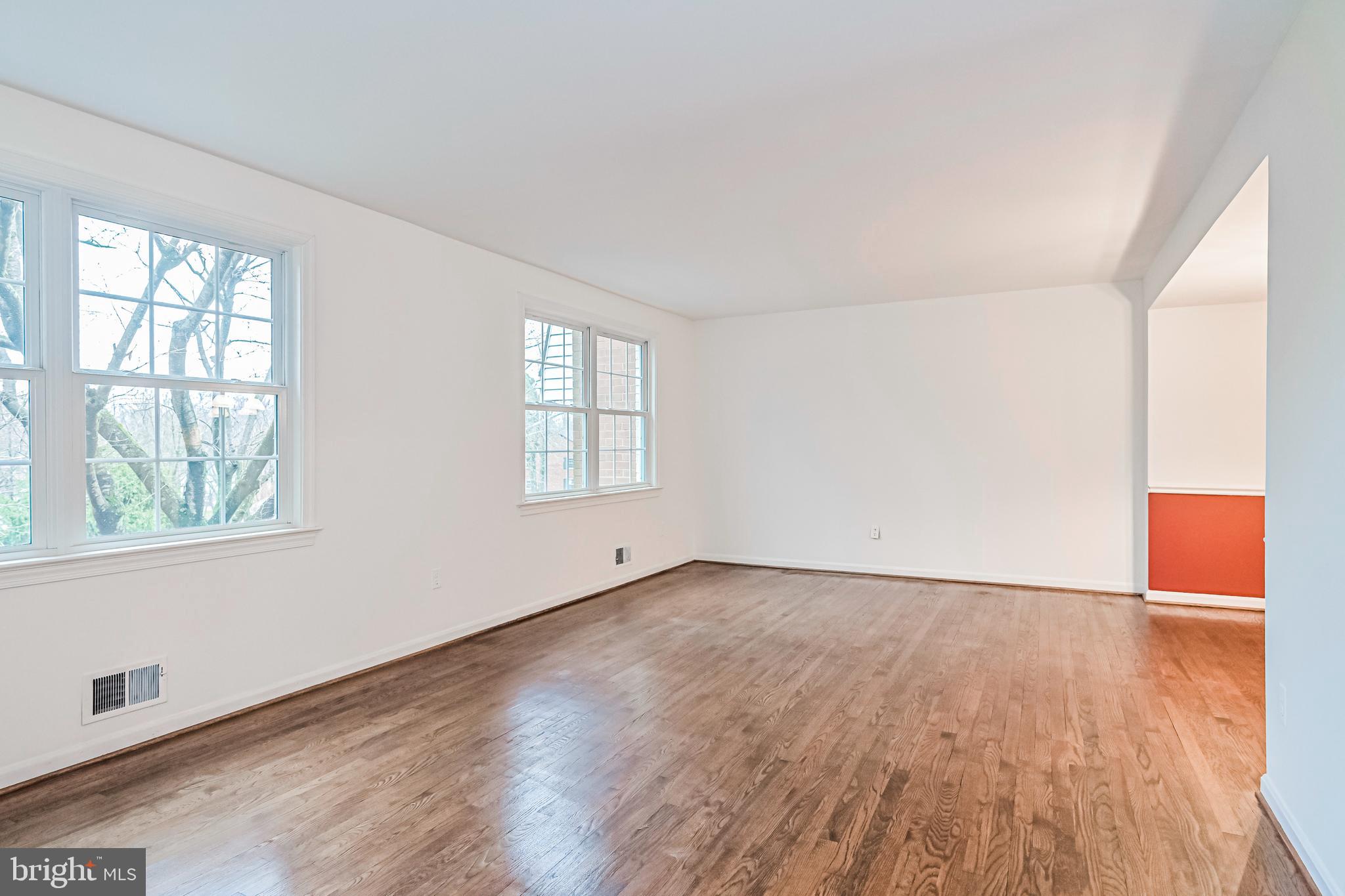 3851 Chain Bridge Road Fairfax, VA 22030 - Photo 17 of 46 Living Room