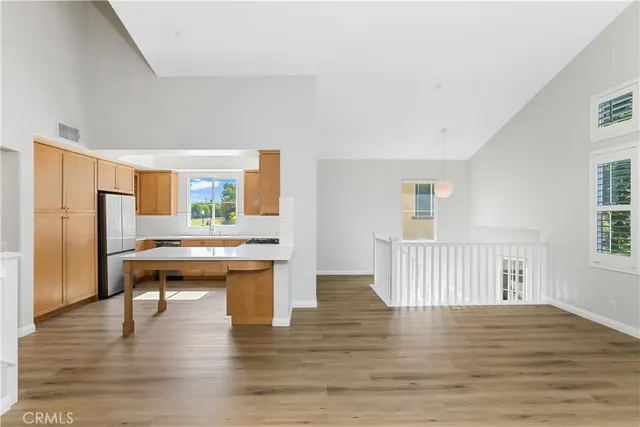 $1,230,000 | 33 Visalia, Irvine, CA 92602