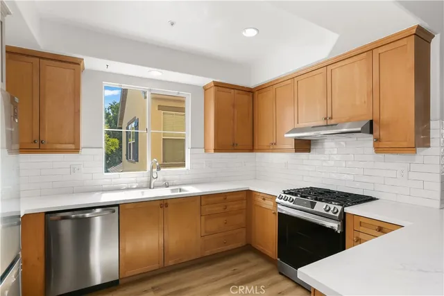 $1,230,000 | 33 Visalia, Irvine, CA 92602