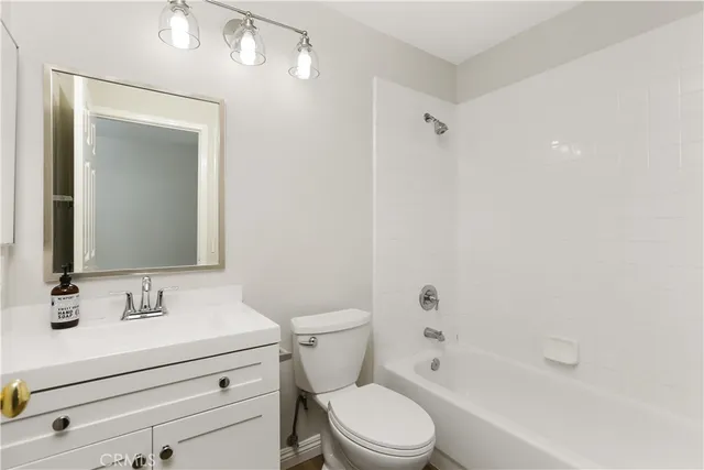 $1,230,000 | 33 Visalia, Irvine, CA 92602