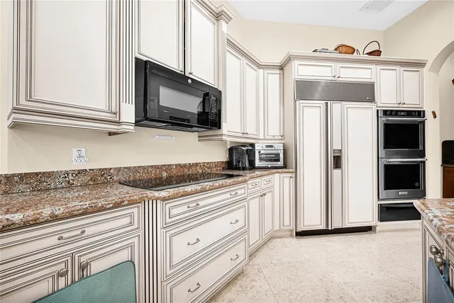 a view of a livingroom with furniture hardwood floor and a ceiling fan