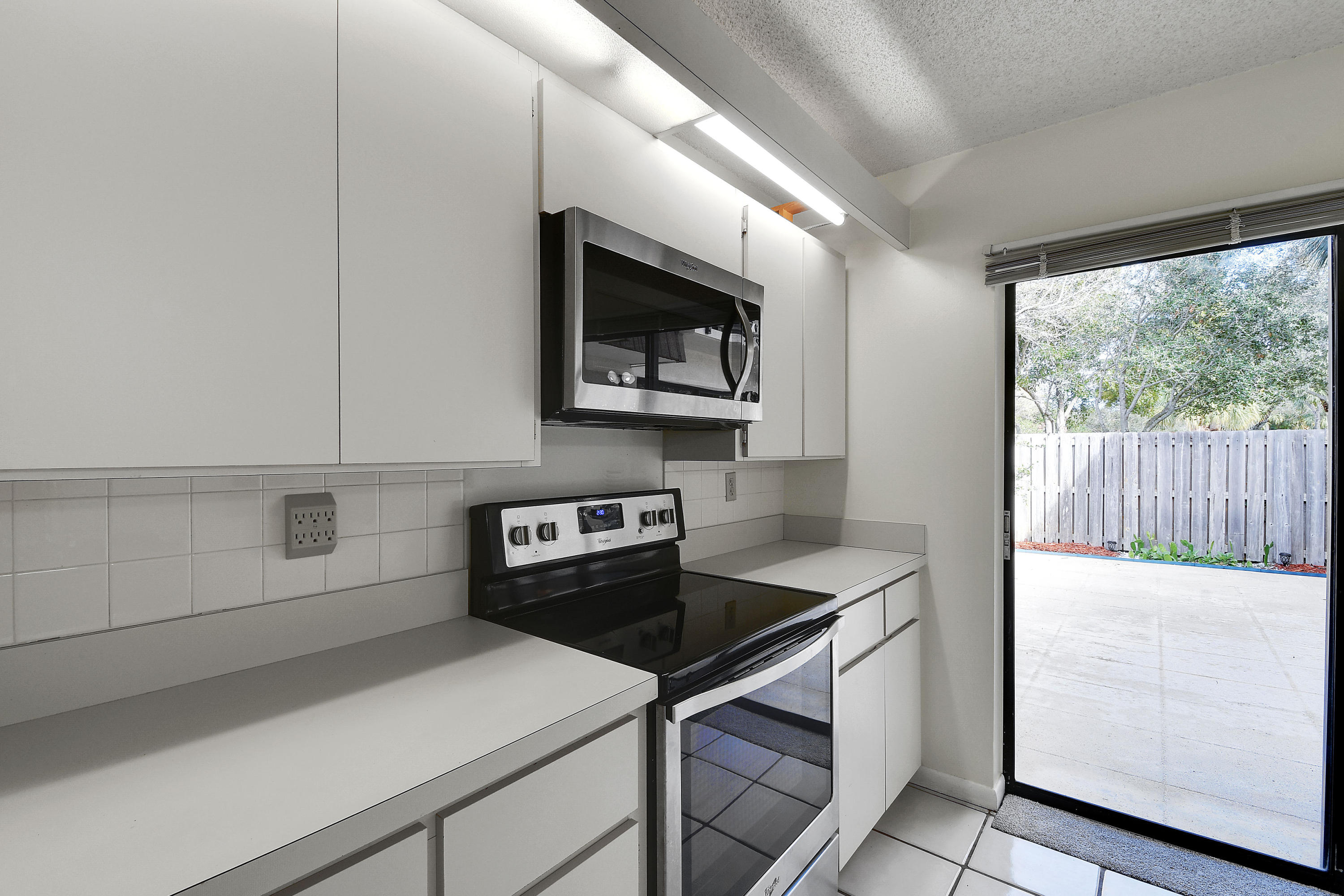 2407 24th Court Jupiter, FL 33477 - Photo 14 of 31 240724thCourt_13
