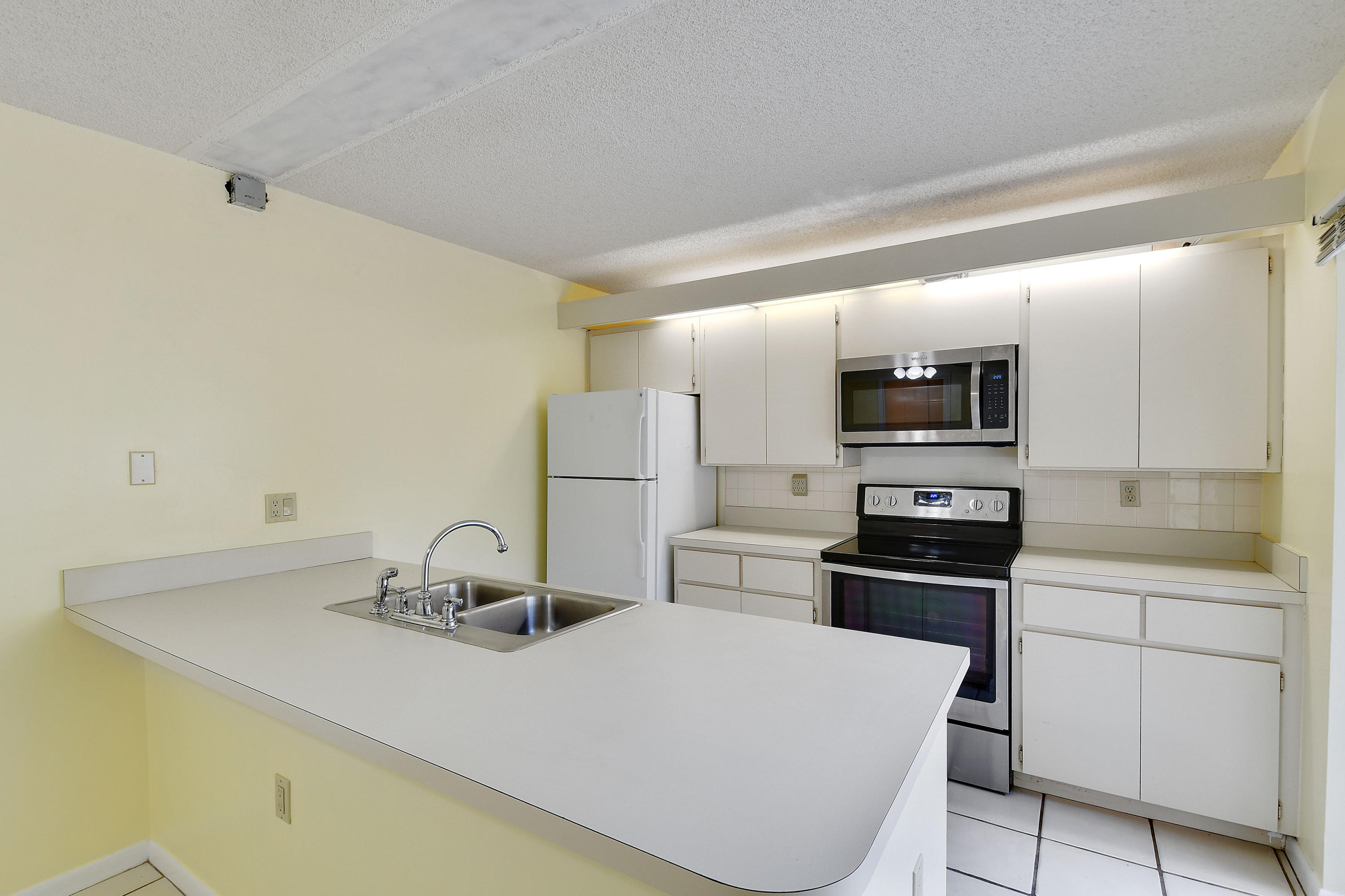 2407 24th Court Jupiter, FL 33477 - Photo 3 of 31 240724thCourt_10