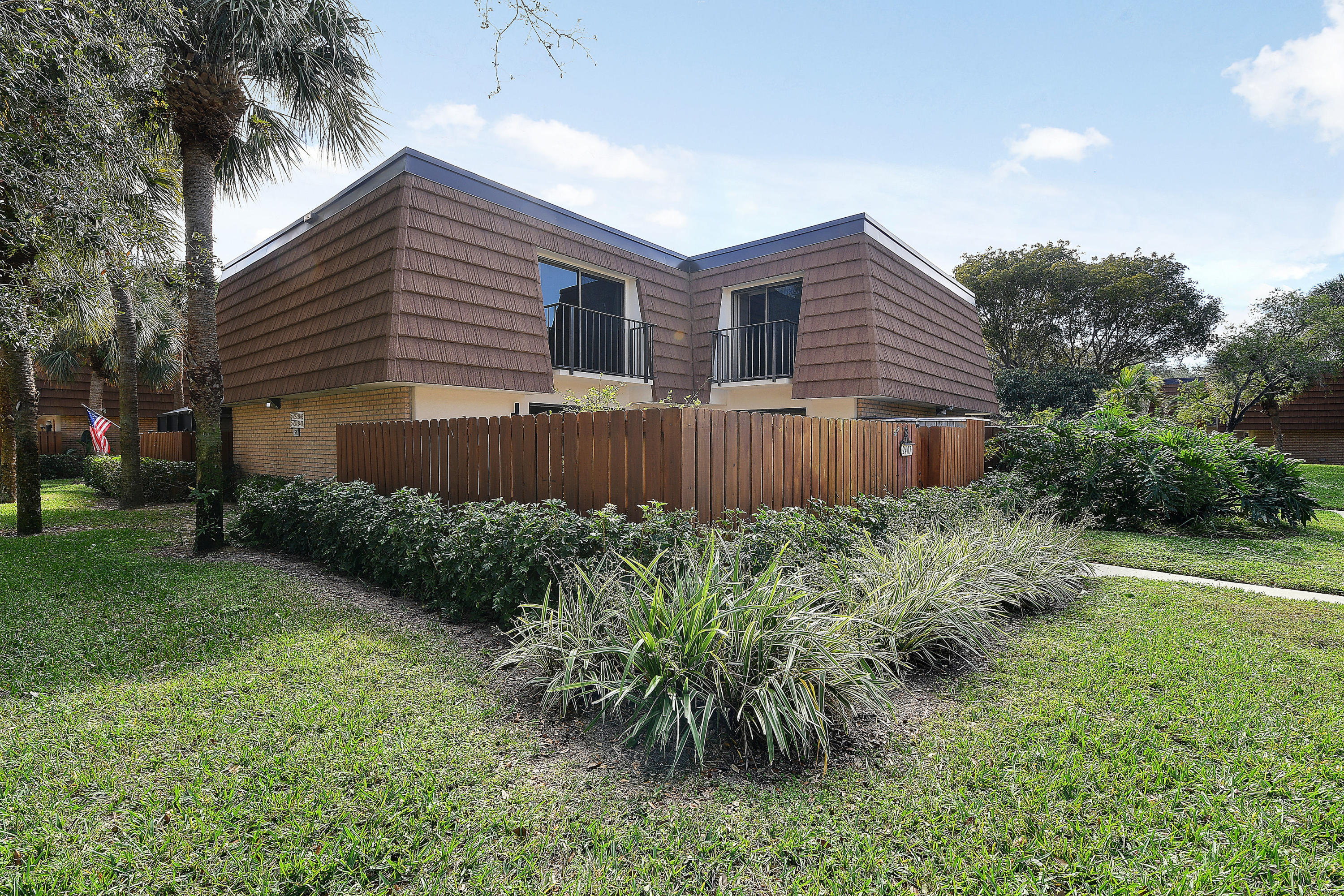 2407 24th Court Jupiter, FL 33477 - Photo 5 of 31 240724thCourt_01