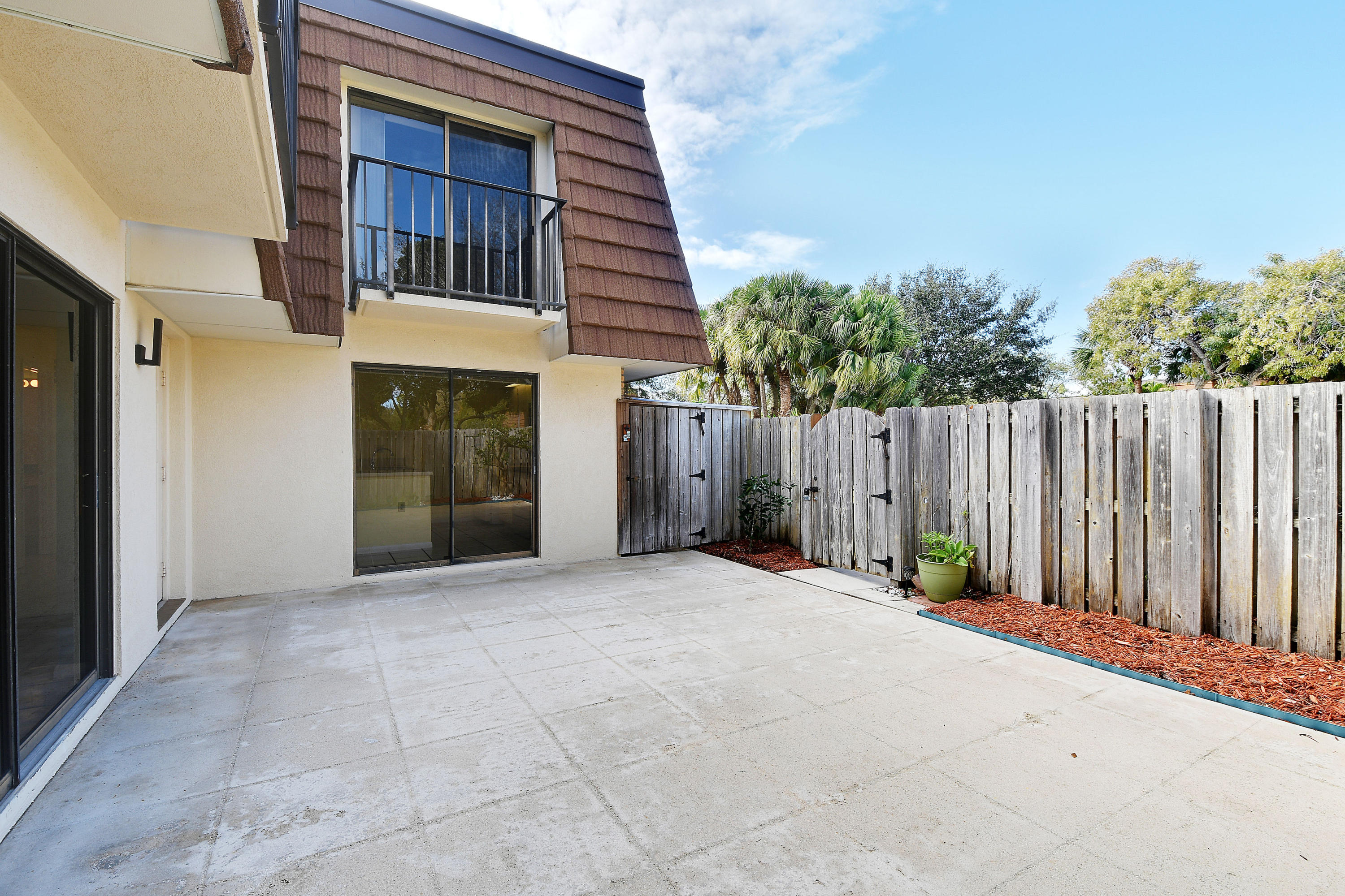 2407 24th Court Jupiter, FL 33477 - Photo 6 of 31 240724thCourt_03