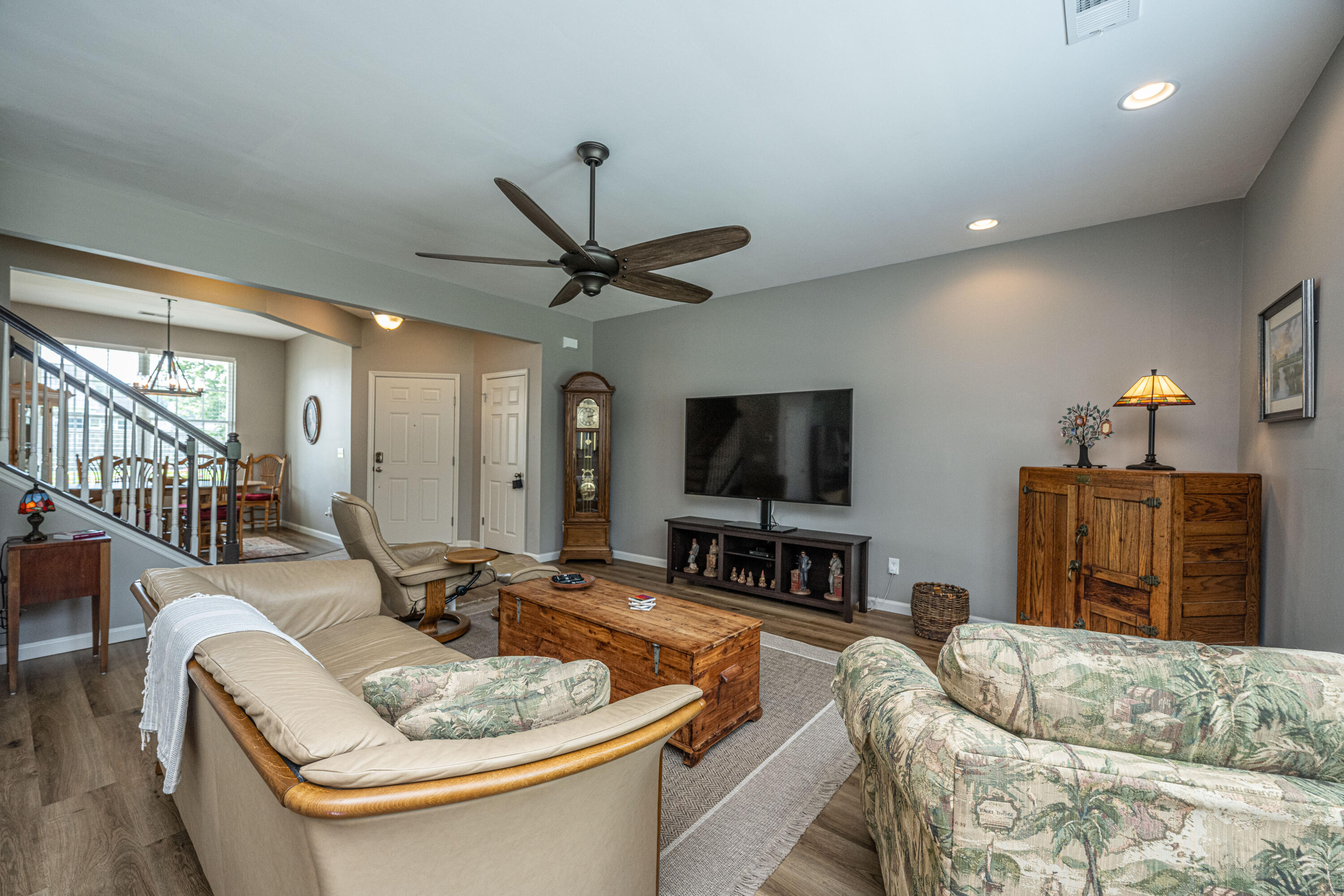 207 Meadow Wood Road Summerville, SC 29486 - Photo 3 of 49 Living Room