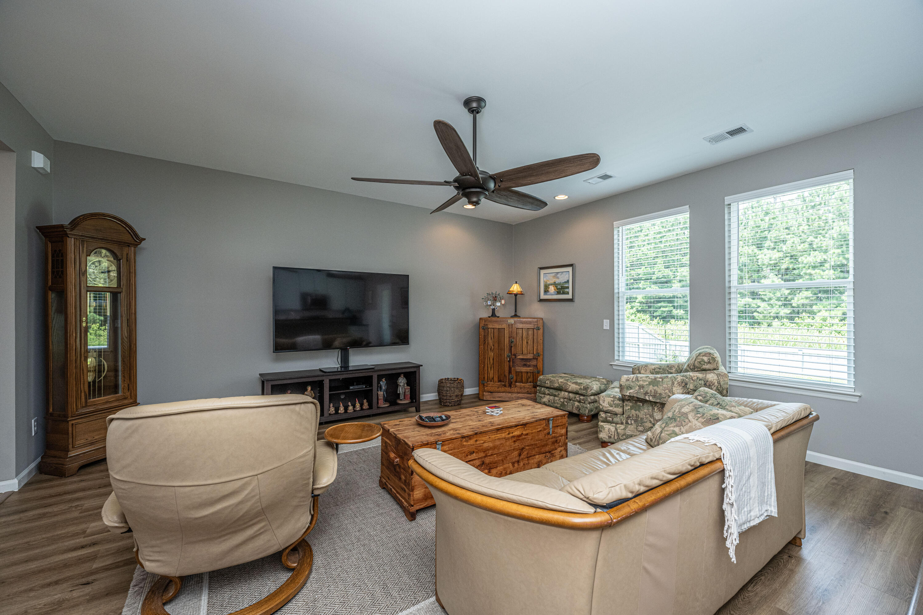 207 Meadow Wood Road Summerville, SC 29486 - Photo 5 of 49 Living Room