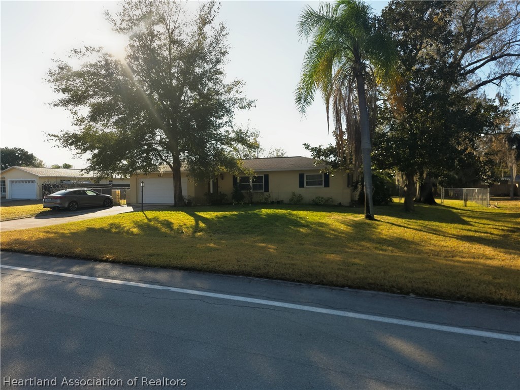 425 Spring Lake Boulevard Sebring, FL 33876 - Photo 6 of 40 Gallery Image 6