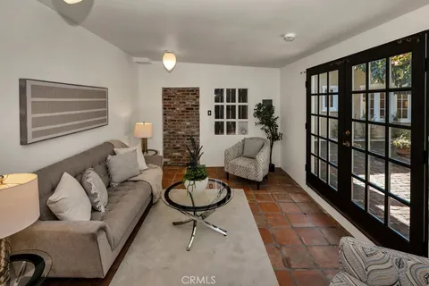 a view of a backyard with pathway