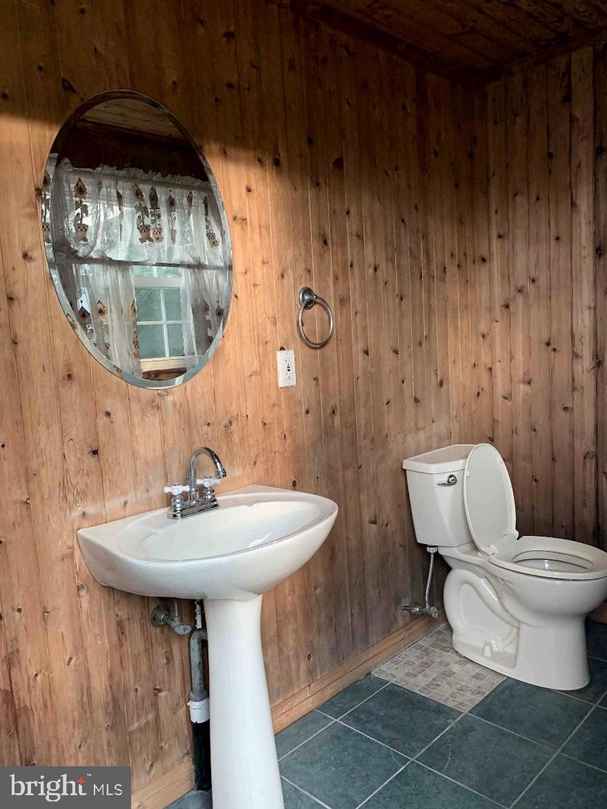 605 White Tail Court Sewell, NJ 08080 - Photo 14 of 25 OUTSIDE BATHROOM