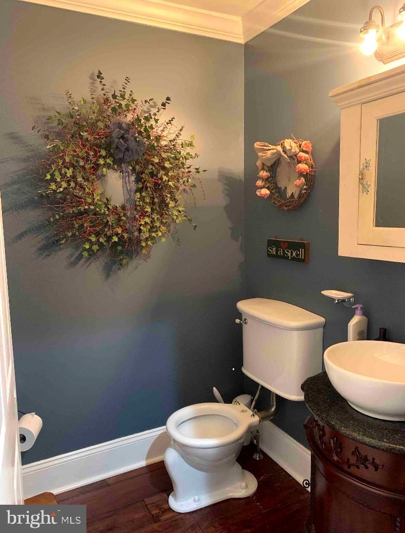 605 White Tail Court Sewell, NJ 08080 - Photo 6 of 25 MAIN FLOOR POWDER ROOM