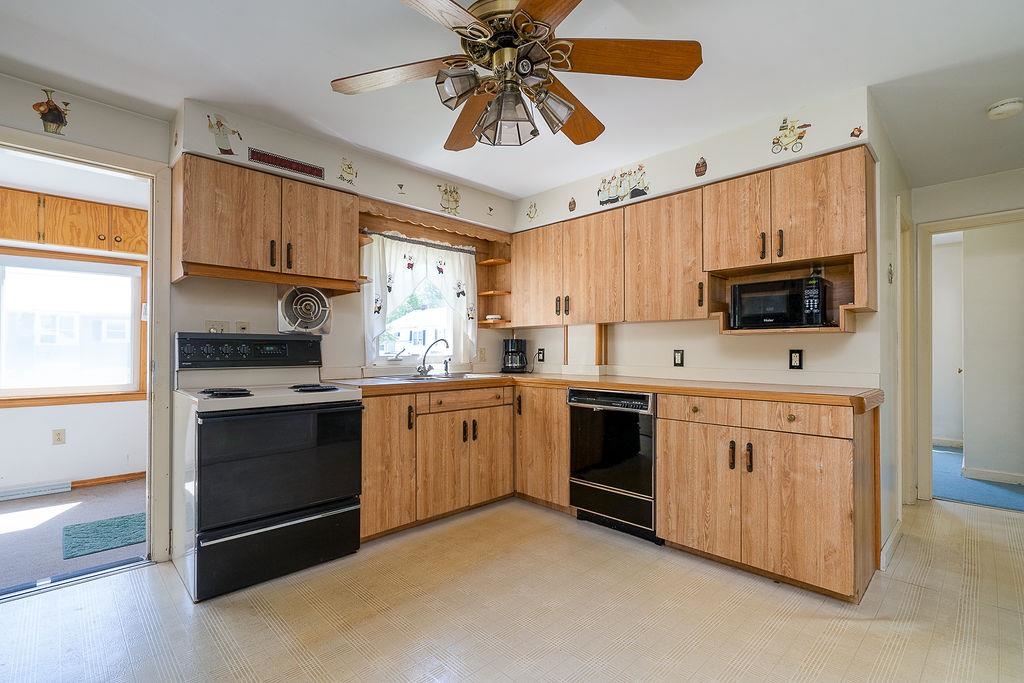 837 Cilley Road Manchester, NH 03103 - Photo 3 of 22
