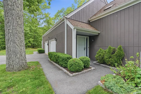 $899,000 | 2 Timberland Pass, Chappaqua, NY 10514