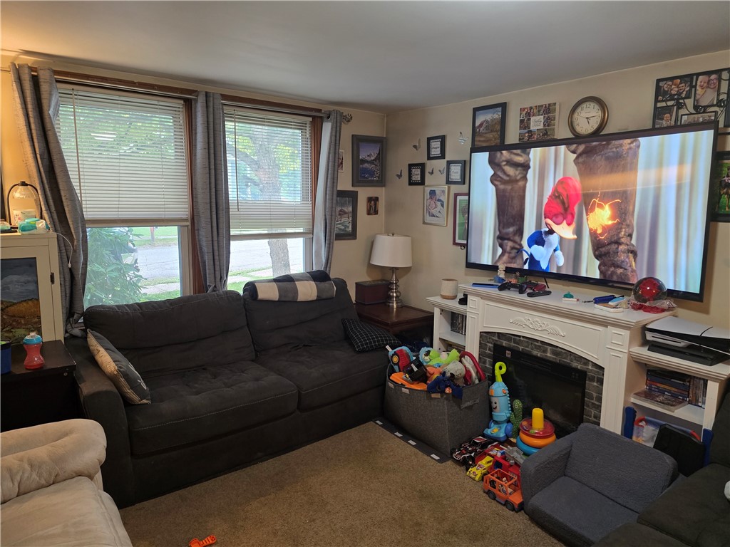 7 Weld Street Naples, NY 14512 - Photo 32 of 36 Living room