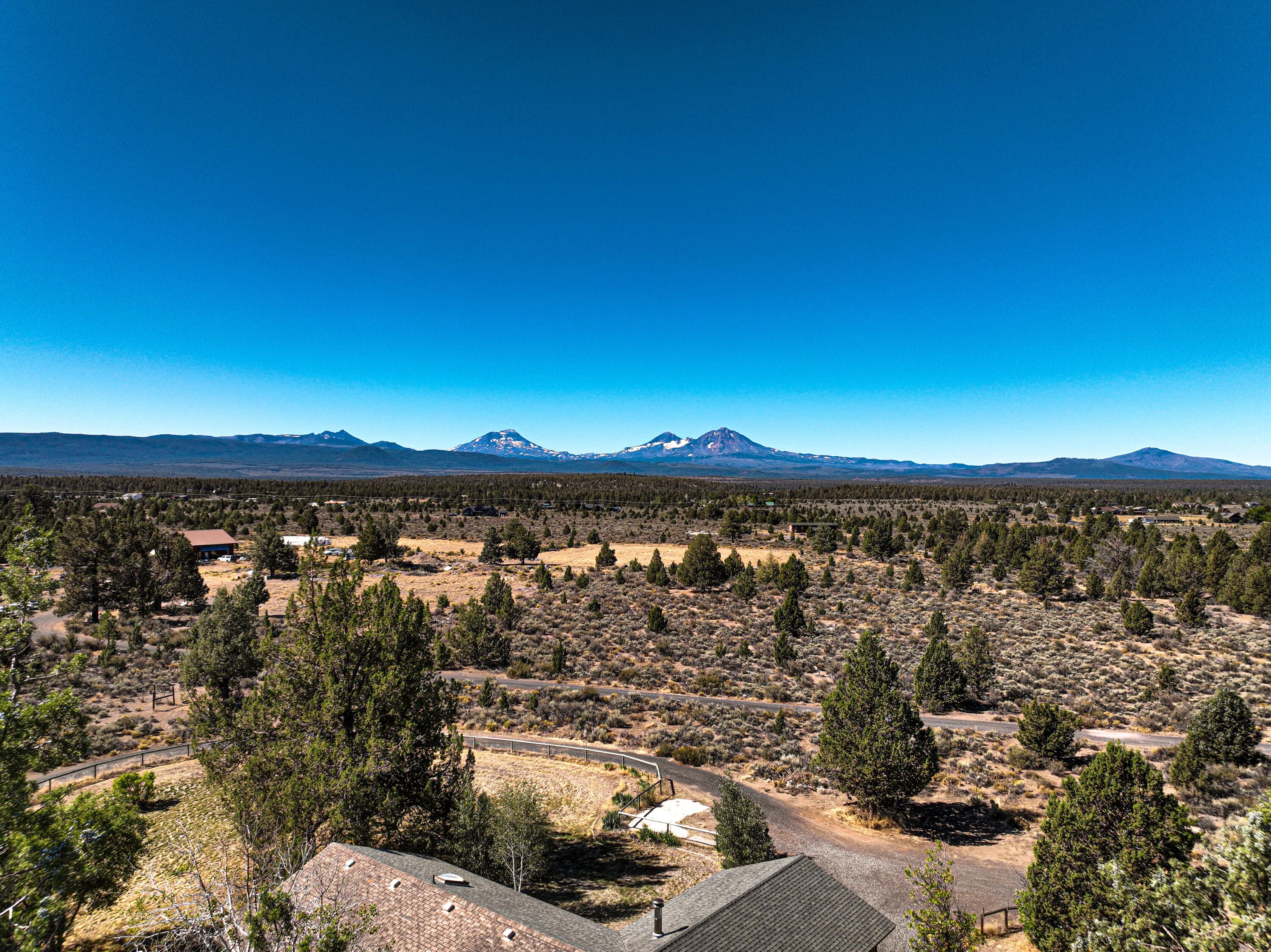 Sweeping Cascade Mountain Views
