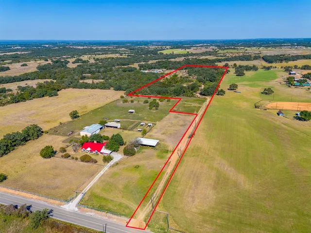 a view of an outdoor space and city view