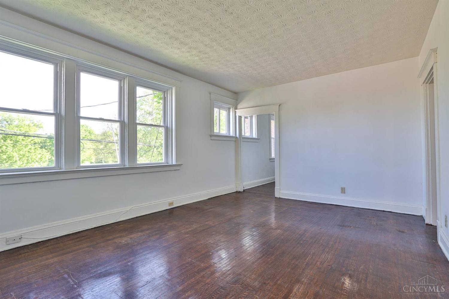 3735 Reading Road Cincinnati, OH 45229 - Photo 8 of 27 Gallery Image 8