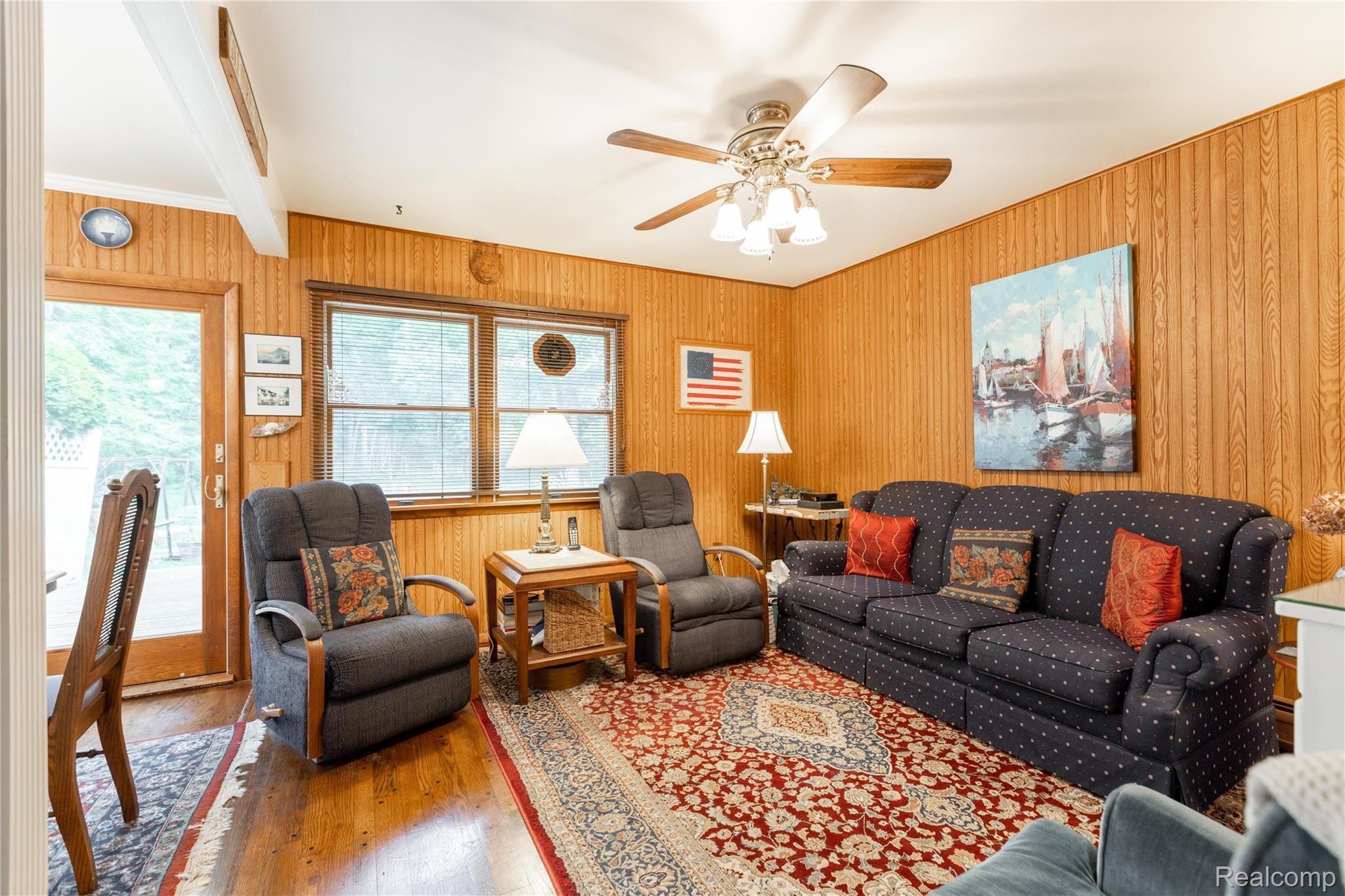 8416 Rucker Road Grosse Ile, MI 48138 - Photo 28 of 37 Cozy family room adjacent to dining room.