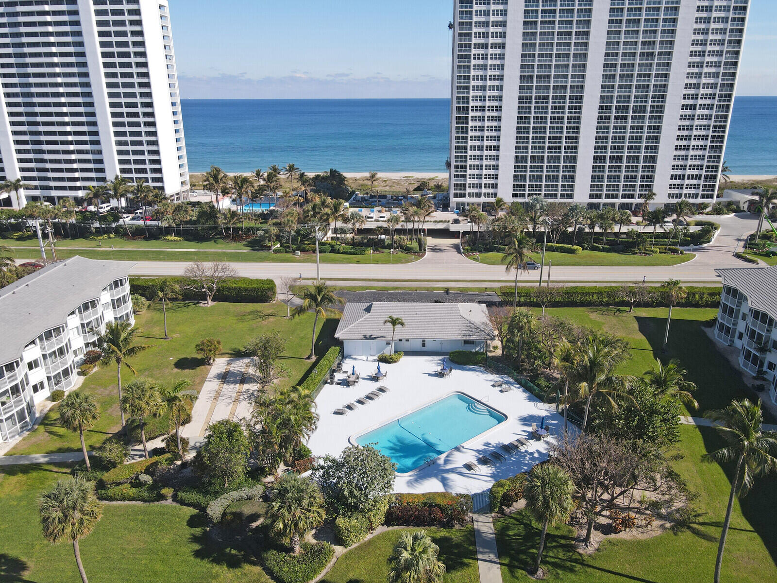 2760 Banyan Road, Unit A6 Boca Raton, FL 33432 - Photo 16 of 57 Looking east
