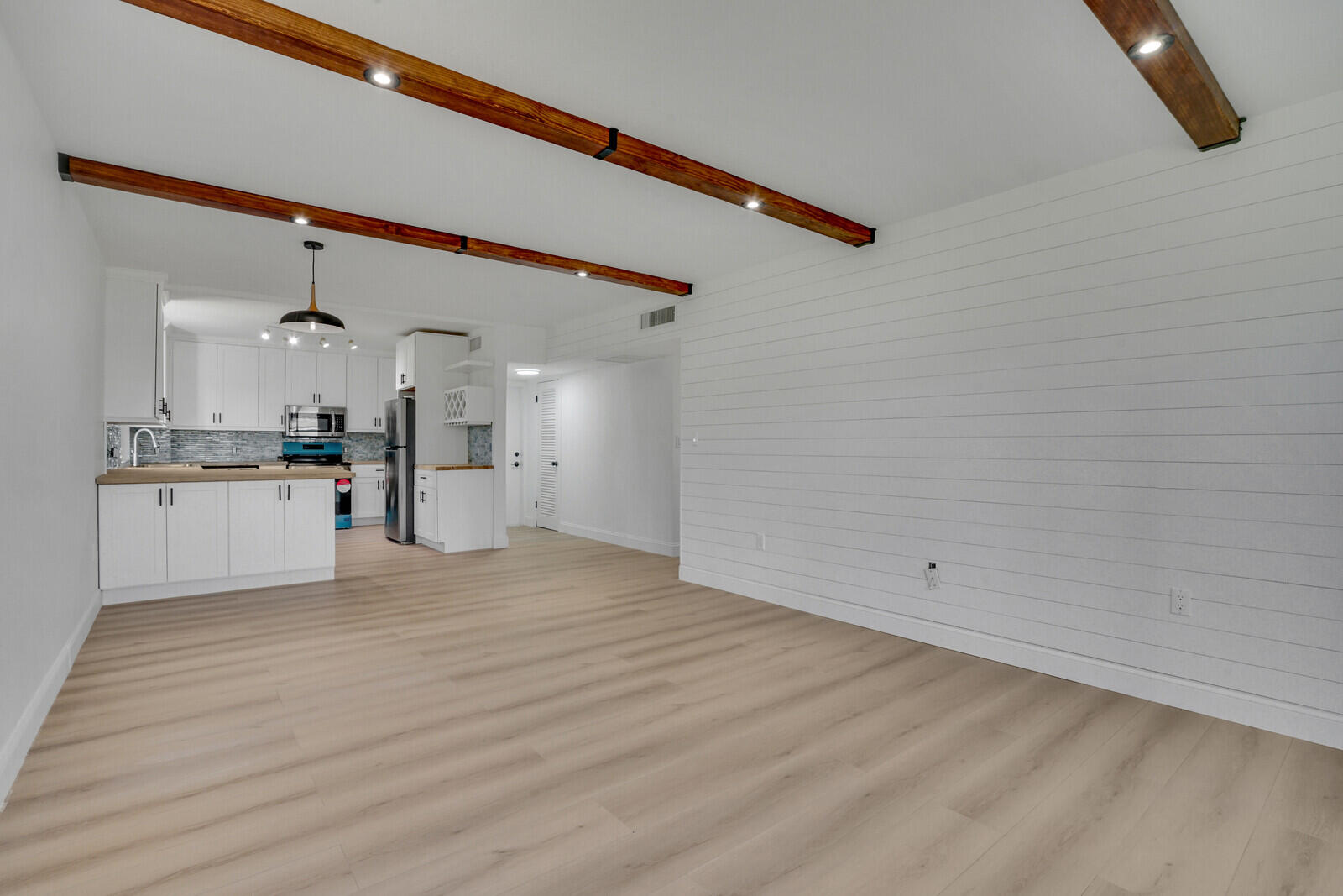 2760 Banyan Road, Unit A6 Boca Raton, FL 33432 - Photo 19 of 57 Great Room