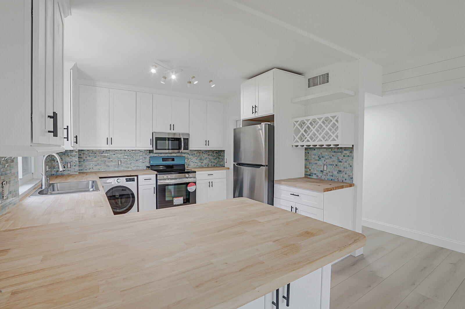 2760 Banyan Road, Unit A6 Boca Raton, FL 33432 - Photo 25 of 57 NEW KITCHEN