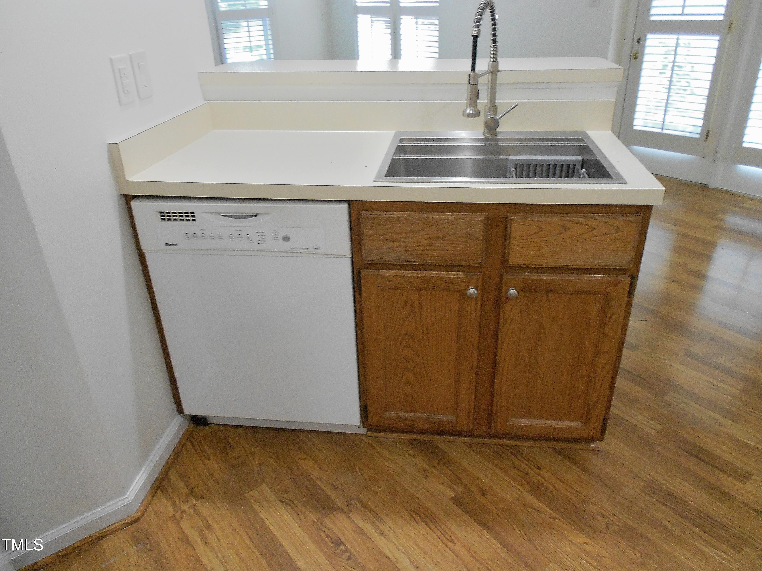 1402 Barton Pl Drive Raleigh, NC 27608 - Photo 8 of 26 DSCN9400