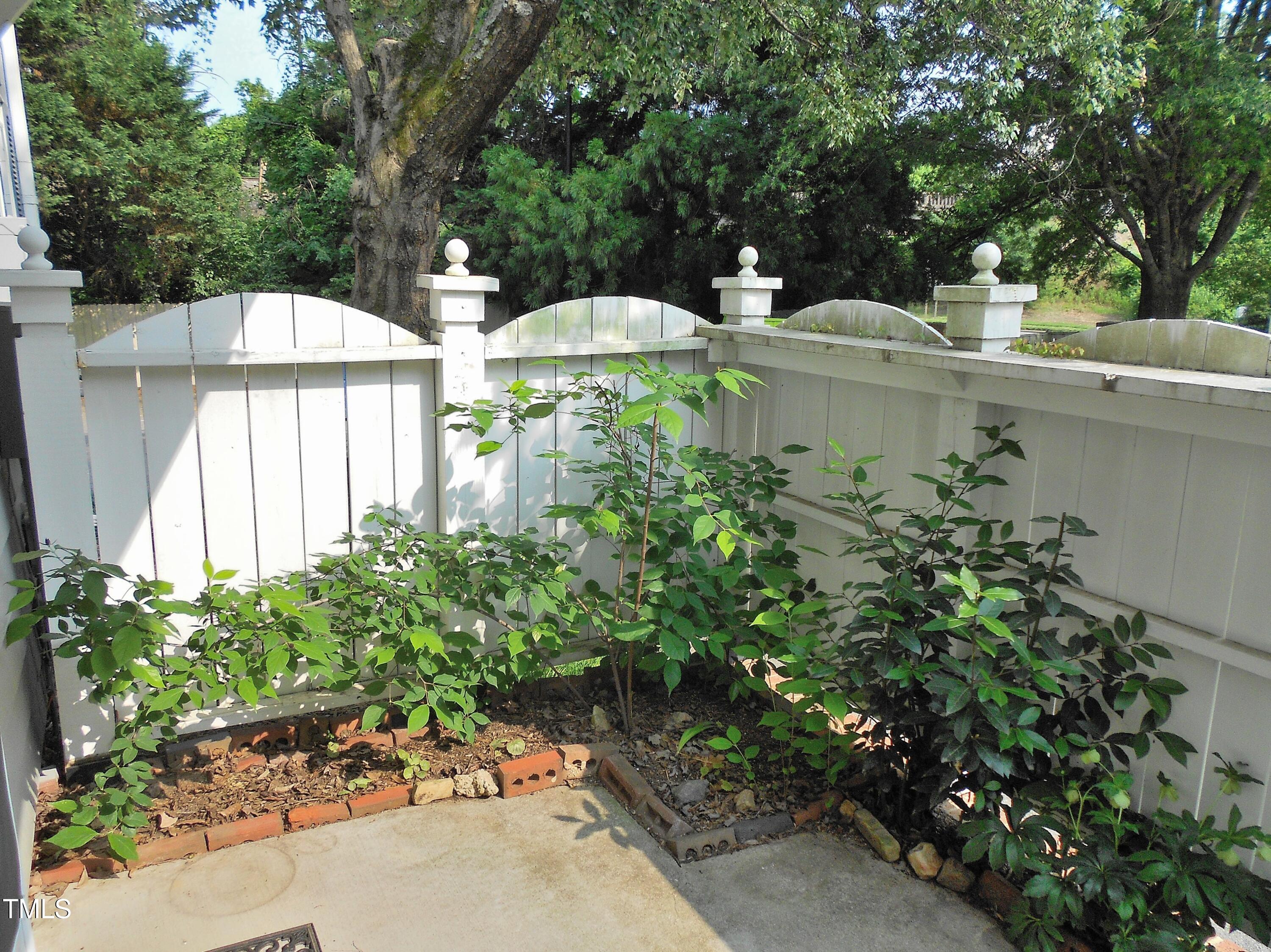 1402 Barton Pl Drive Raleigh, NC 27608 - Photo 9 of 26 DSCN9394