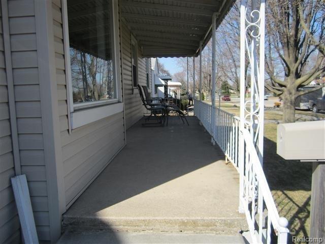 17554 Reno Street Riverview, MI 48193 - Photo 2 of 23 440.JPG