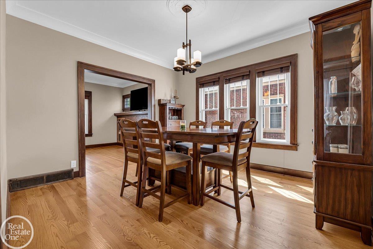 1357 Nottingham Road Grosse Pointe, MI 48230 - Photo 11 of 38 50180286-5c4ce759-baf7-4279-974c-8d1d4b59cada.JPG