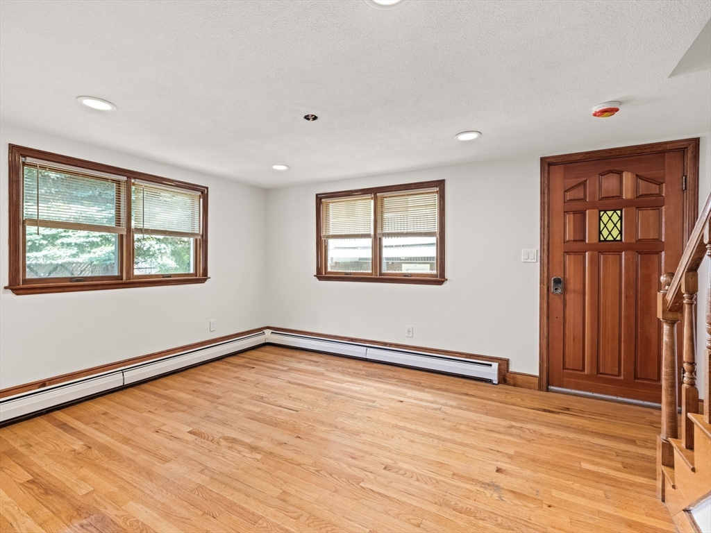 352 R Somerville Avenue Somerville, MA 02143 - Photo 3 of 33