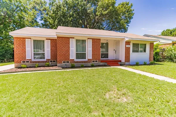 $2,399 | 11111 Stallcup Drive, Dallas, TX 75228