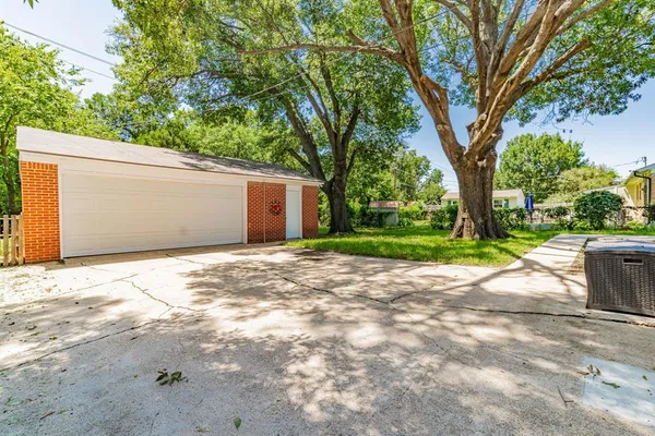 $2,399 | 11111 Stallcup Drive, Dallas, TX 75228