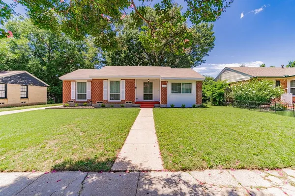 $2,399 | 11111 Stallcup Drive, Dallas, TX 75228