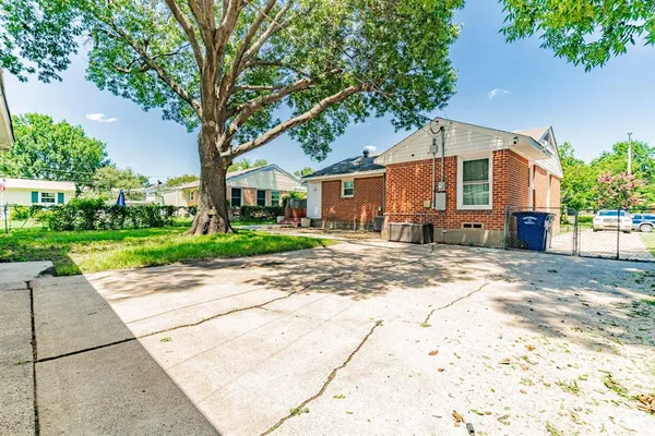 $2,399 | 11111 Stallcup Drive, Dallas, TX 75228