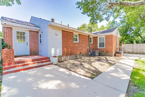 $2,399 | 11111 Stallcup Drive, Dallas, TX 75228