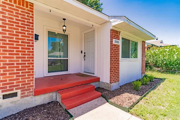 $2,399 | 11111 Stallcup Drive, Dallas, TX 75228