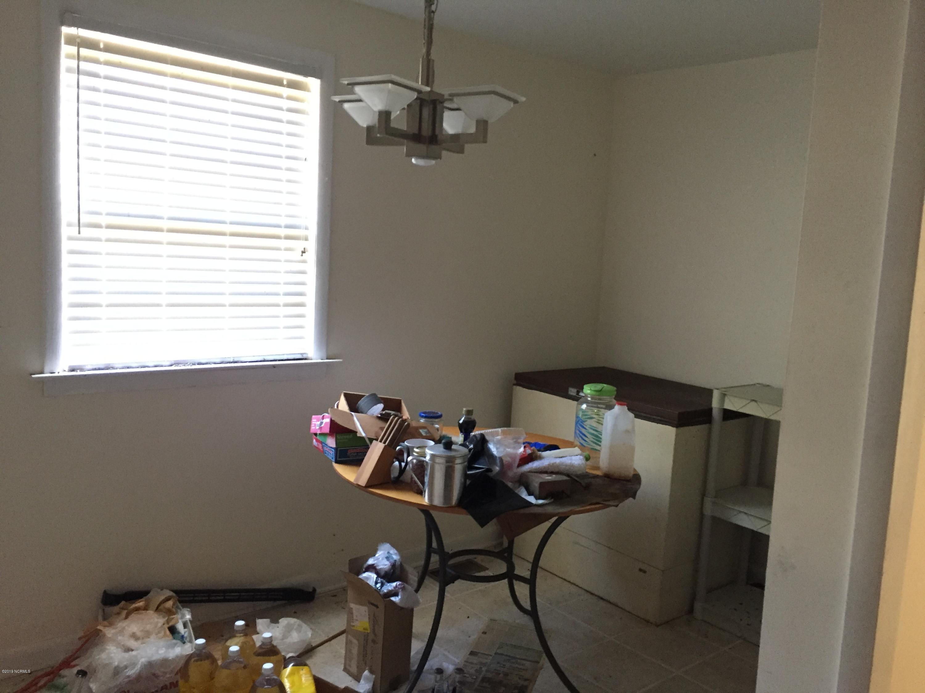 5387 Wyse Fork Road Dover, NC 28526 - Photo 5 of 18 Dining area