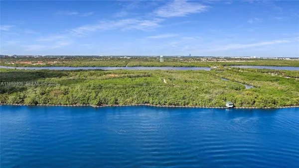 $2,300 | 3215 North Ocean Drive, Unit 301, Hollywood, FL 33019