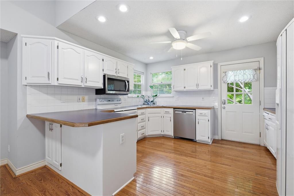 15358 Riley Street Overland Park, KS 66223 - Photo 11 of 47