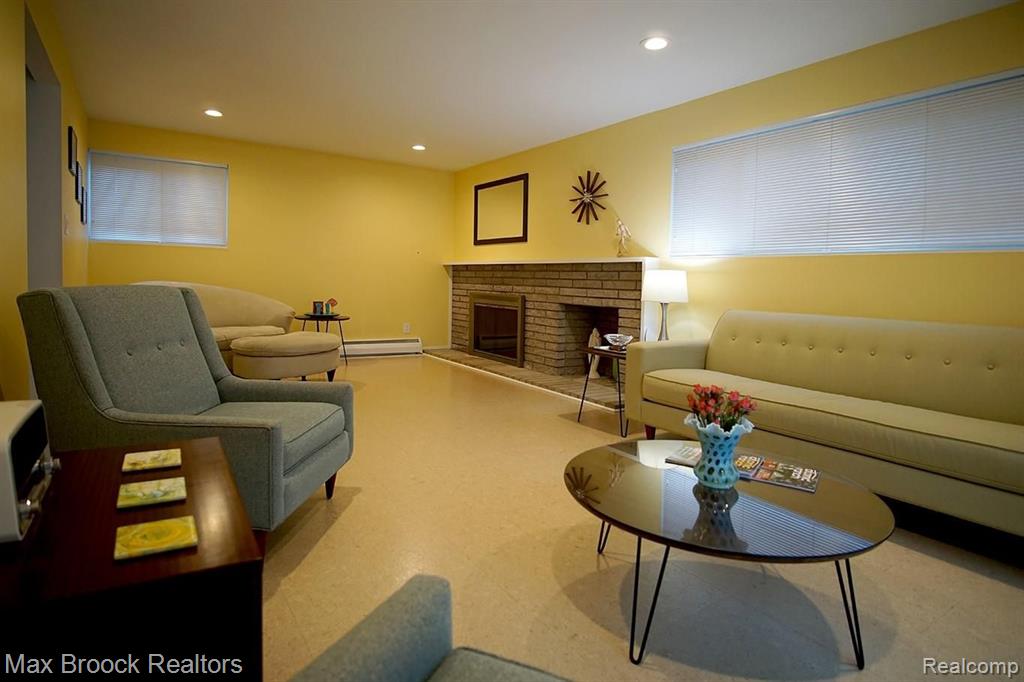 29601 Sugar Spring Road Farmington Hills, MI 48334 - Photo 13 of 27