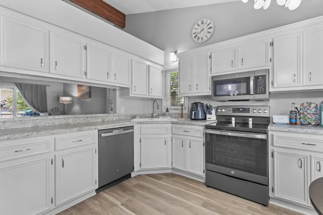 $319,000 | 5339 South Cambridge Lane, Greenfield, WI 53221