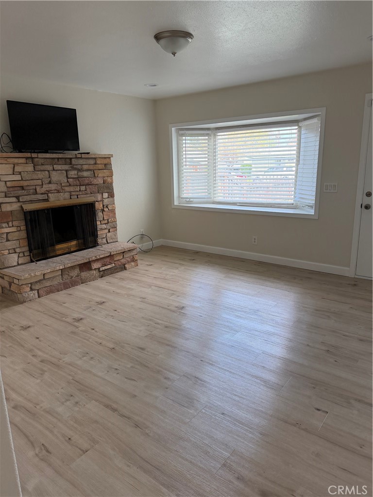 1056 East Alexander Avenue Merced, CA 95340 - Photo 15 of 36 Living roompantry