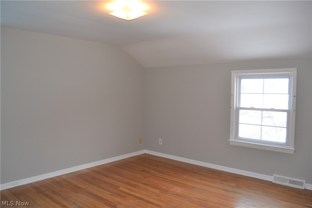 4860 Fairlawn Road Cleveland, OH 44124 - Photo 11 of 14