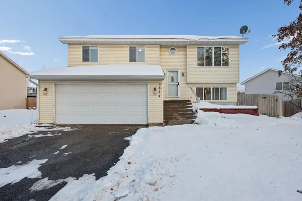 $2,695 | 3824 Tower Pond Drive, Anoka, MN 55303