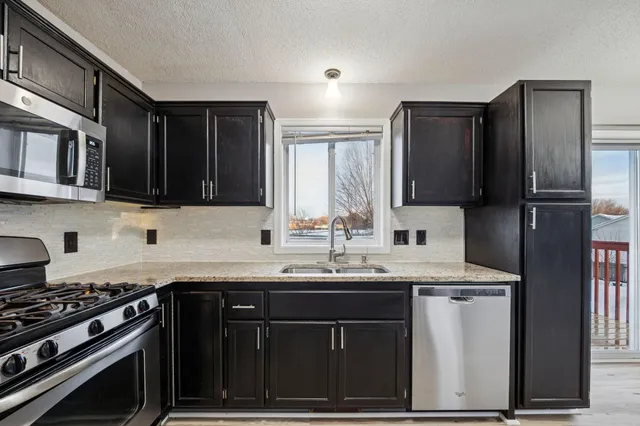 $2,995 | 3824 Tower Pond Drive, Anoka, MN 55303