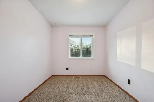 $2,995 | 3824 Tower Pond Drive, Anoka, MN 55303