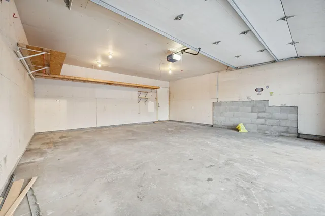 $2,995 | 3824 Tower Pond Drive, Anoka, MN 55303