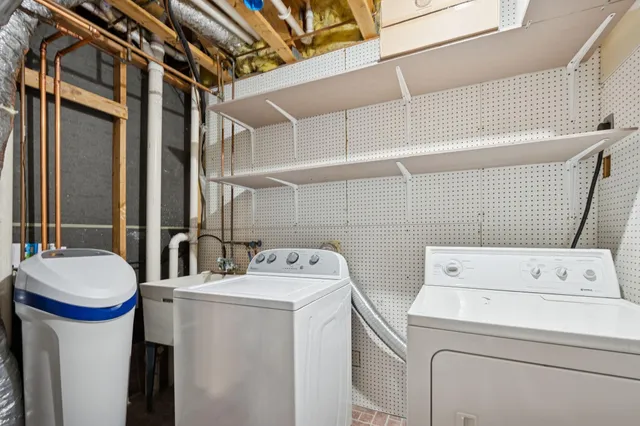 $2,995 | 3824 Tower Pond Drive, Anoka, MN 55303