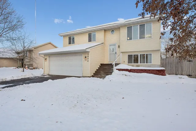 $2,995 | 3824 Tower Pond Drive, Anoka, MN 55303